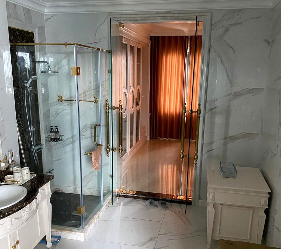Cabin phòng tắm kính 90 độ – Phụ kiện mạ vàng