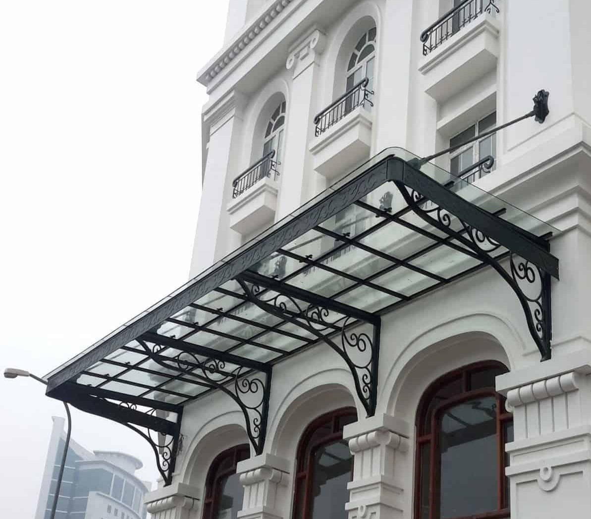 Mái kính cường lực khung sắt nghệ thuật